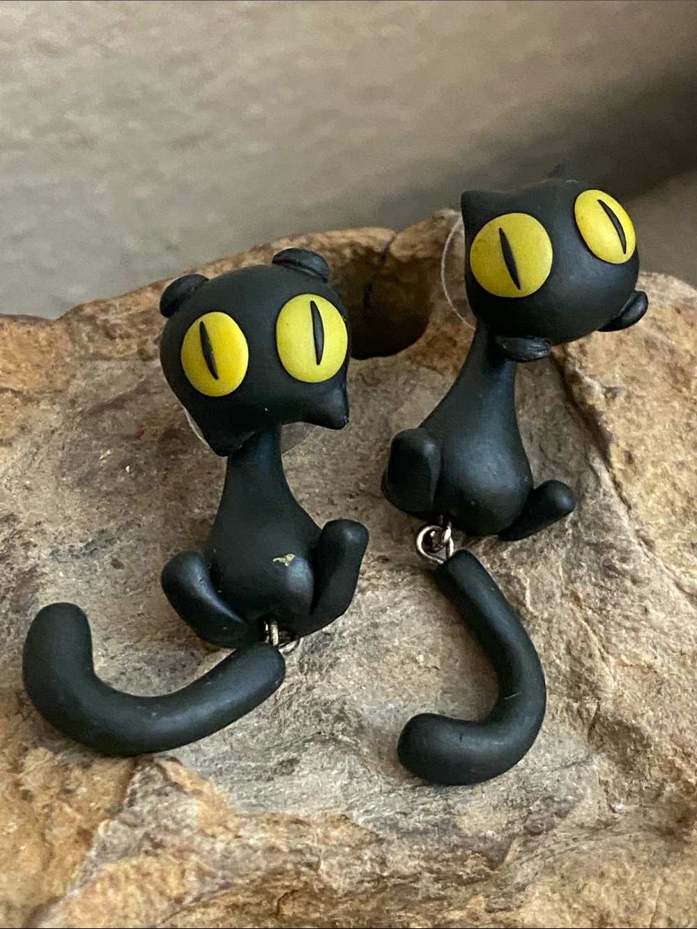 5/$10❤️❤️❤️NEW Black Cat Dangle Articulated Acrylic Earrings